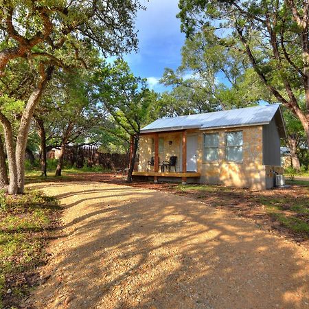 Cabins At Flite Acres - Morning Dove Wimberley Kültér fotó